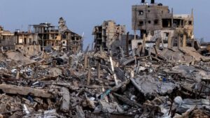 Армия обороны Израиля (ЦАХАЛ) официально подтвердила данные о гибели около 71 тыс. человек в секторе Газа. Эта информация была озвучена в ответ на оценку Минздрава анклава, сообщает издание Haaretz. При этом израильские военные опровергают данные ООН, утверждая, что ни один человек не умер от голода. Об этом пишет The Jerusalem Post. В июле 2025 года в секторе Газа было объявлено состояние катастрофического голода, однако МИД Израиля назвал доклад ООН сфабрикованным и направленным на поддержку ХАМАС. Ситуация в регионе остается напряженной, а количество жертв продолжает расти. На фото — город Рафах в секторе Газа, где последствия конфликта видны наиболее отчетливо.. ЦАХАЛ, сектор Газа, ООН, ХАМАС, Рафах