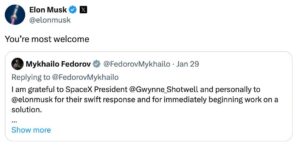 Глава Министерства обороны Украины Фёдоров заявил, что российские военные активно используют спутниковую систему Starlink для координации ударов по объектам на территории Украины. По его словам, компания SpaceX, владеющая Starlink, ищет способы предотвратить подобное использование своей технологии. Илон Маск, основатель SpaceX, в ответ на благодарность Фёдорова в социальной сети X написал: «Всегда пожалуйста». Этот комментарий вызвал широкий резонанс, учитывая сложность ситуации вокруг использования Starlink в зоне конфликта. Ранее Starlink активно использовался украинской стороной для обеспечения связи и координации военных действий. Однако теперь, по данным украинских властей, система стала инструментом в руках противника. Вопрос о том, как SpaceX сможет ограничить доступ российских военных к Starlink, остается открытым. Эксперты отмечают, что подобное использование спутниковой связи поднимает вопросы о контроле над технологиями в условиях военных конфликтов. Ситуация требует внимания как со стороны международного сообщества, так и со стороны компаний, разрабатывающих подобные системы.. Starlink, Российские военные, Украина, Илон Маск, SpaceX