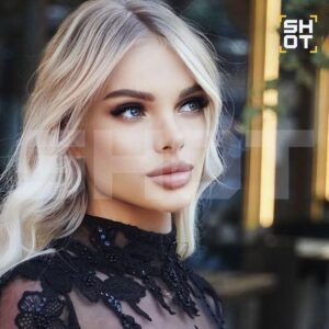 Кубанская модель Анжелика Тартанова примирилась с Дмитрием Кузьминым, обвиняемым в её избиении, которое привело к тяжёлым травмам. По данным источника SHOT, адвокат пострадавшей отозвал апелляционную жалобу на домашний арест Кузьмина. В заявлении адвоката указано, что решение было принято по желанию самой Тартановой. Теперь Кузьмин обязан оплатить лечение модели и компенсировать моральный ущерб. Причины конфликта, который закончился жестоким нападением, остаются неясными. Тартанова заявила, что не помнит деталей того дня. Уголовное дело против Кузьмина продолжается, ему грозит до восьми лет лишения свободы. Инцидент произошёл в доме пары, где Кузьмин нанёс модели несколько ударов по голове. В результате Анжелике Тартановой потребовалась трепанация черепа. Медики диагностировали у неё закрытую черепно-мозговую травму, ушиб мозга тяжёлой степени, внутримозговую гематому и отёк головного мозга.. Анжелика Тартанова, Дмитрий Кузьмин, Кубань, криминал, суд