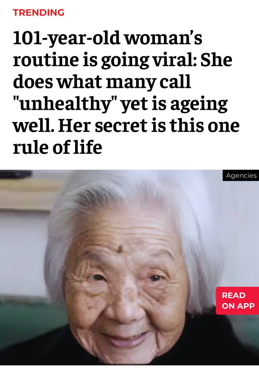 101 год и никаких правил. Китаянка, которая дожила до почтенного возраста, раскрыла свой секрет долголетия. И он вас удивит. 🍿 Её рецепт? Чипсы, сериалы до 2 ночи и зелёный чай. Да, вы не ослышались. Никаких диет, никаких ограничений. Образ жизни пенсионерки больше похож на подростковый: она поздно ложится, встаёт в 10 утра и живёт в своё удовольствие. 🕒 При этом у женщины никогда не было проблем с зубами и со здоровьем. Возможно, ключ к долголетию — это не строгие правила, а умение наслаждаться жизнью? 🤔 Так что, если вам говорят, что нужно рано ложиться и есть только полезное, вспомните эту историю. Иногда долголетие — это просто чипсы и сериалы. 🎬. долголетие, Китай, здоровье, сериалы, чипсы