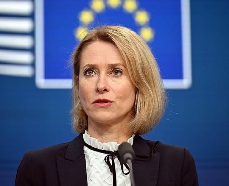 Еврокомиссар Кайя Каллас высказала скептическое отношение к идее создания европейской армии вне рамок НАТО. В интервью украинским журналистам она заявила: «Я не могу себе представить, что страны создадут отдельную европейскую армию». По её мнению, такой шаг лишь усложнит ситуацию и «затуманит картину». Ранее издание Politico сообщало, что в Европейском союзе всё чаще звучат призывы к формированию континентальной армии, независимой от Североатлантического альянса. В частности, министр иностранных дел Испании Хосе Мануэль Альбарес подчеркнул, что Европа нуждается в собственных вооружённых силах для конкуренции с глобальными державами. Каллас также прокомментировала предложение о том, что основой такой армии могли бы стать Вооружённые силы Украины (ВСУ). Однако она не поддержала эту идею, отметив её нереалистичность в текущих условиях. Дискуссия о создании европейской армии продолжается на фоне растущих геополитических вызовов и необходимости укрепления оборонного потенциала ЕС. Однако, как показывает мнение Каллас, единого подхода к этому вопросу среди европейских лидеров пока нет.. ЕС, НАТО, Кайя Каллас, Европейская армия, Politico