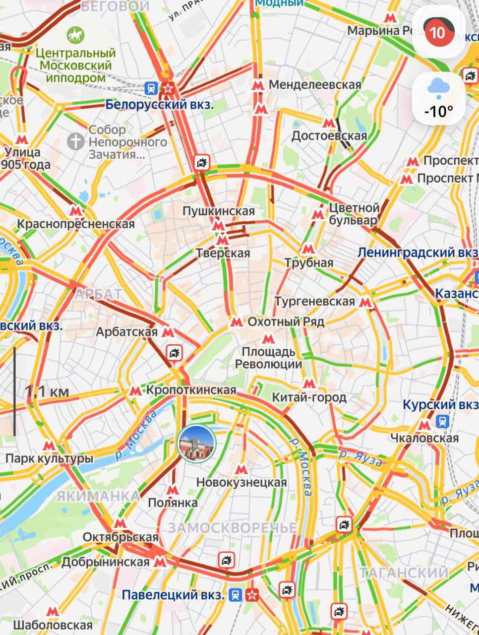 Москва, ты в порядке? 🚗 Сегодня столица впервые в этом году столкнулась с рекордными 10-балльными пробками. Дороги превратились в парковки, а водители — в философов. Кто виноват? Погода, стройки или просто Москва решила напомнить, кто тут главный? Цифры говорят сами за себя: Яндекс.Пробки зафиксировали максимальный уровень заторов. Центр города, МКАД, основные магистрали — всё в красном. Время в пути увеличилось в разы. 🕰️ Собянин, где твои обещания? Кажется, транспортная система столицы снова дала сбой. А москвичи? Они просто привыкли. Ведь это Москва — город, где пробки стали частью культуры. Что делать? Сидеть дома, работать удалённо или просто наслаждаться видом из окна. В конце концов, это тоже опыт. 😏. Москва, Пробки, Транспорт, Собянин, Яндекс.Пробки