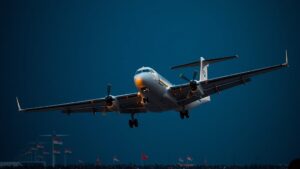 Ил-114-300 — это не просто самолет, это символ возрождения российского авиапрома. На авиашоу в Индии он показал, что способен на большее, чем просто летать. Турбовинтовой красавец выполнил демонстрационный полет, оставив зрителей в восторге. 🚀 Это модернизированная версия легендарного Ил-114, который когда-то был гордостью советской авиации. Теперь он возвращается, но уже с современными технологиями и улучшенными характеристиками. Росавиация планирует получить первые три пассажирских самолета уже в 2026 году. ⏳ Что это значит для нас? Во-первых, это шаг к независимости от иностранных производителей. Во-вторых, это новые возможности для региональных авиалиний. И, конечно, это повод для гордости. Россия снова в игре! 💪 Следим за развитием событий и ждем первых полетов с пассажирами на борту.. Ил-114-300, Авиашоу, Индия, Росавиация, Авиапром