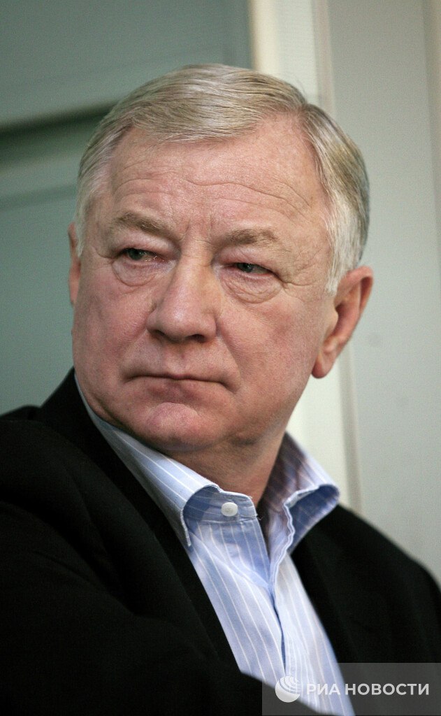 Сегодня мы прощаемся с человеком, чье имя навсегда вписано в историю российского футбола. Борис Игнатьев, легендарный тренер, ушел из жизни в возрасте 85 лет. 🕯️ Игнатьев не просто тренировал команду — он создавал легенды. Его подход к футболу был уникальным, а результаты — впечатляющими. Под его руководством сборная России показывала яркие матчи, которые до сих пор вспоминают болельщики. ⚽️ «Футбол — это не просто игра, это искусство», — говорил Игнатьев. И он доказал это своей карьерой. Сегодня мы скорбим, но также благодарим его за все, что он сделал для спорта. 🙏 Светлая память Борису Павловичу. Его наследие останется с нами навсегда.. Борис Игнатьев, футбол, сборная России, тренер, спорт