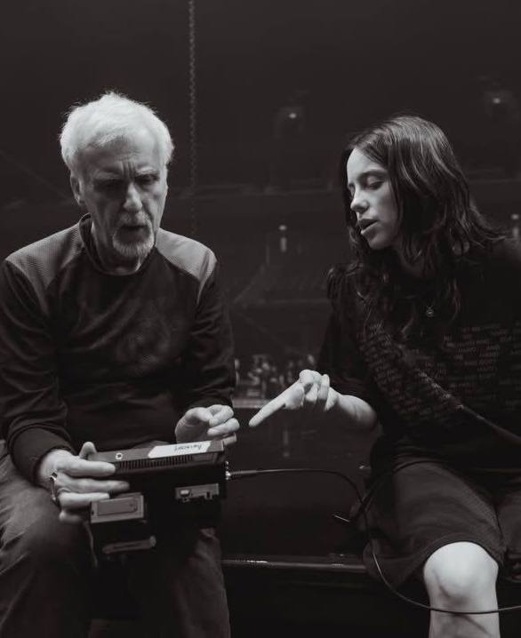 Билли Айлиш снова заставила фанатов ждать. 🎬 Релиз её 3D-фильма «HIT ME HARD AND SOFT (LIVE IN 3D)» перенесли на 8 мая. Причина банальна — команда не успела доделать монтаж. Судя по всему, создатели решили не торопиться и довести проект до ума, чтобы зрители получили качественный продукт. Но фанаты, конечно, уже нервничают. 😤 Это не первый случай, когда релиз переносят из-за технических сложностей. Впрочем, для Билли это скорее норма — её проекты всегда требуют времени и внимания к деталям. 🎧 Остаётся только ждать и надеяться, что новый срок не сдвинут ещё раз. А пока можно переслушать её последний альбом и представить, как это будет выглядеть в 3D. 🎥. Билли Айлиш, HIT ME HARD AND SOFT, 3D-фильм, музыка, кино