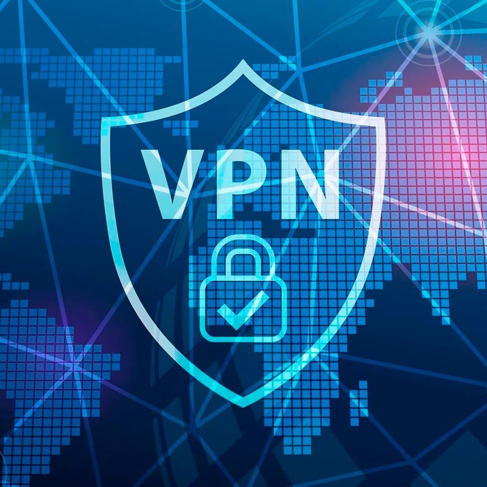 Вологодское управление Федеральной антимонопольной службы (УФАС) выписало первый штраф за рекламу VPN на территории России. Поводом стало размещение ссылок на два сервиса в Telegram-канале блогера. Ведомство признало публикацию «ненадлежащей рекламой», так как она находилась в открытом доступе. Второе дело было возбуждено УФАС по Хабаровскому краю, где ссылка на VPN была доступна через Telegram-бота. В обоих случаях действия были квалифицированы как нарушение законодательства о рекламе. Штрафные санкции за подобные нарушения варьируются в зависимости от статуса нарушителя. Для граждан предусмотрены штрафы от 50 000 до 80 000 рублей, для должностных лиц — от 80 000 до 150 000 рублей, а для юридических лиц — от 200 000 до 500 000 рублей. Этот случай стал первым в практике применения новых норм законодательства, направленных на ограничение распространения VPN-сервисов в России. Власти продолжают ужесточать контроль над доступом к запрещенным ресурсам.. VPN, УФАС, Telegram, Россия, реклама