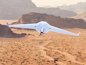 Франция передала Украине партию беспилотников Rodeur, сообщает издание France 24. Эти дроны, разработанные французской компанией EOS Technologie, способны преодолевать расстояние до 500 км и выполнять как разведывательные задачи, так и функции БПЛА-камикадзе. Время полёта беспилотников составляет до пяти часов, что делает их эффективным инструментом для мониторинга и нанесения точечных ударов. Передача дронов осуществляется в рамках поддержки Украины со стороны западных стран. Rodeur уже зарекомендовали себя как надёжные аппараты для выполнения сложных миссий. Их использование может значительно усилить возможности украинских вооружённых сил на поле боя. Подробности о количестве переданных дронов и сроках их поставки пока не уточняются. Однако эксперты отмечают, что такие технологии способны изменить баланс сил в текущем конфликте.. Франция, Украина, БПЛА, EOS Technologie, Военное дело