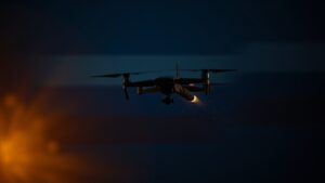 Силы противовоздушной обороны (ПВО) уничтожили девять беспилотных летательных аппаратов (БПЛА) над российскими регионами за прошедшую ночь. Об этом сообщили в Министерстве обороны РФ. Наибольшее количество дронов — четыре — было перехвачено и сбито над Ростовской областью. Еще два аппарата уничтожены над Крымом и два — над Брянской областью. Один БПЛА сбит над Воронежской областью. Минобороны подчеркивает, что все угрозы были своевременно нейтрализованы, а повреждений на земле не зафиксировано. Ситуация остается под контролем, а силы ПВО продолжают мониторить воздушное пространство. Этот инцидент стал очередным в серии попыток использования беспилотников для нарушения воздушного пространства России. Власти призывают граждан сохранять бдительность и сообщать о подозрительных объектах.. ПВО, БПЛА, Ростовская область, Крым, Брянская область