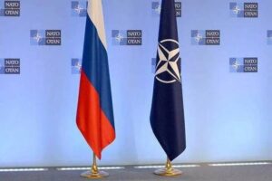 Между Россией и НАТО остался лишь один канал экстренной связи, заявил глава департамента европейских проблем МИД РФ Алексей Масленников. Об этом сообщили официальные источники в среду. По словам Масленникова, данный канал используется исключительно для предотвращения эскалации и решения критических ситуаций. Он подчеркнул, что текущие политические разногласия между сторонами привели к сокращению диалога до минимума. Эксперты отмечают, что сохранение такого канала свидетельствует о необходимости поддержания минимального уровня взаимодействия в условиях напряженности. Однако дальнейшее развитие отношений между Россией и НАТО остается под вопросом. Ситуация вызывает обеспокоенность среди международных наблюдателей, которые призывают стороны к восстановлению диалога. Подробности о работе канала не разглашаются, но его существование подтверждается обеими сторонами.. Россия, НАТО, МИД, Алексей Масленников, Геополитика