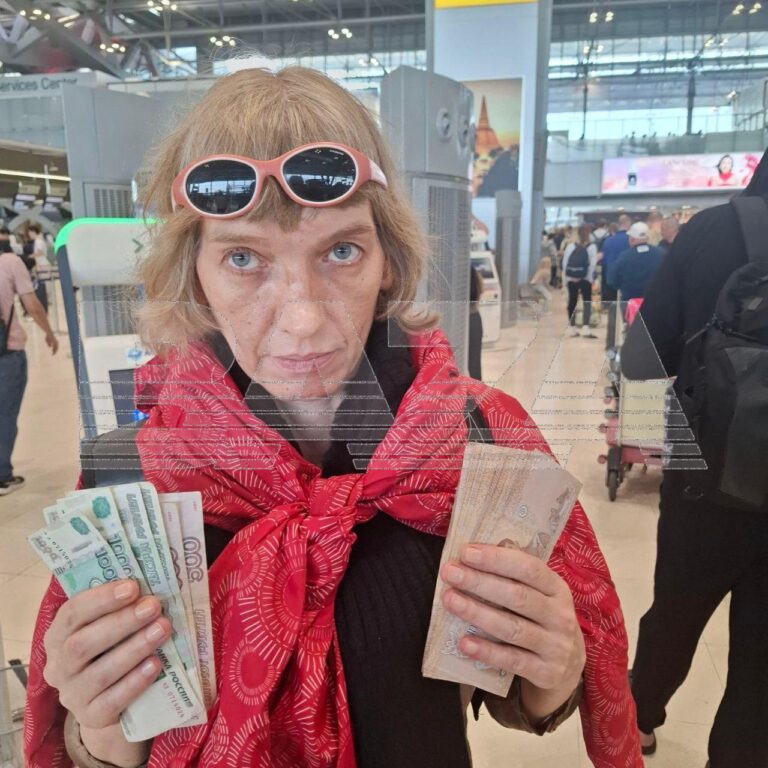 Россиянка Наталья, находившаяся в отеле Бангкока, совершила побег, чтобы избежать ареста из-за долга в размере 100 тысяч рублей. По данным источника, ситуация обострилась 1 февраля, когда стало известно о готовящемся аресте. Женщина решила не дожидаться встречи с полицией и воспользовалась моментом, когда охранник отлучился. Наталья выбралась через балкон, взяв с собой только документы и технику, оставив остальные вещи в номере. Волонтёры, узнав о её ситуации, собрали 50 тысяч рублей для погашения штрафа за просрочку визы и организовали её переезд в аэропорт. Также ей были предоставлены тёплые вещи и билет на ближайший рейс в Санкт-Петербург. На данный момент Наталья успешно прошла пограничный контроль и ожидает вылета. Её история вызвала широкий резонанс среди российских туристов, находящихся за границей.. Бангкок, Россия, Туризм, Происшествия, Наталья