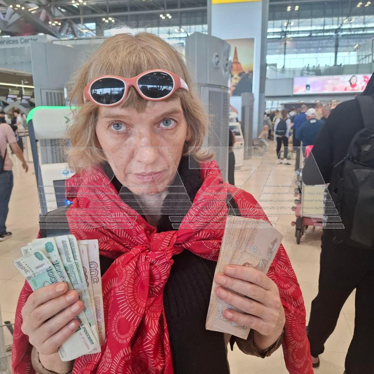 Россиянка Наталья, находившаяся в отеле Бангкока, совершила побег, чтобы избежать ареста из-за долга в размере 100 тысяч рублей. По данным источника, ситуация обострилась 1 февраля, когда стало известно о готовящемся аресте. Женщина решила не дожидаться встречи с полицией и воспользовалась моментом, когда охранник отлучился. Наталья выбралась через балкон, взяв с собой только документы и технику, оставив остальные вещи в номере. Волонтёры, узнав о её ситуации, собрали 50 тысяч рублей для погашения штрафа за просрочку визы и организовали её переезд в аэропорт. Также ей были предоставлены тёплые вещи и билет на ближайший рейс в Санкт-Петербург. На данный момент Наталья успешно прошла пограничный контроль и ожидает вылета. Её история вызвала широкий резонанс среди российских туристов, находящихся за границей.. Бангкок, Россия, Туризм, Происшествия, Наталья