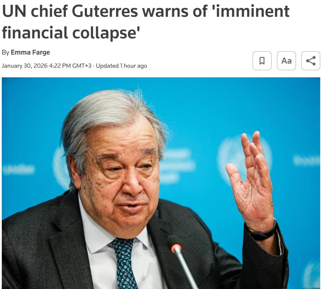 Генеральный секретарь ООН Антониу Гутерреш предупредил о неминуемом финансовом крахе организации, если страны-члены не начнут своевременно выплачивать обязательные взносы. По его словам, текущая задолженность достигла $1,6 млрд (свыше 121 млрд рублей). Гутерреш отметил, что ряд ключевых плательщиков не внесли свои взносы, что усугубляет кризис. Он подчеркнул, что ситуация может значительно ухудшиться в ближайшее время, если не будут приняты срочные меры. Согласно данным Reuters, ООН также столкнулась с сокращением добровольного финансирования, особенно со стороны крупнейшего донора — США. Это создаёт дополнительные трудности для функционирования организации. Финансовый кризис в ООН может повлиять на её способность выполнять ключевые функции, включая поддержание мира и гуманитарные операции. Гутерреш призвал страны-члены оперативно решить вопрос с выплатами.. ООН, Антониу Гутерреш, Финансовый кризис, США, Взносы
