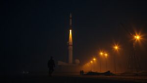 Саратовская область находится в зоне повышенной ракетной опасности. Соответствующее предупреждение было распространено местными властями в связи с текущей обстановкой в регионе. По данным источников, угроза связана с возможностью запуска ракет вблизи границ области. Точные причины и источники угрозы пока не уточняются, однако власти призывают население сохранять бдительность и следовать рекомендациям. Меры безопасности уже усилены. В регионе приведены в готовность системы ПВО, а также организованы дополнительные патрули для контроля ситуации. Жителям рекомендовано избегать мест массового скопления людей и быть готовыми к возможной эвакуации. На данный момент официальных заявлений от федеральных властей не поступало. Ситуация остается под контролем, однако дальнейшее развитие событий зависит от внешних факторов. Подробности будут сообщаться по мере поступления информации.. Саратовская область, ракетная опасность, ПВО, безопасность, регионы