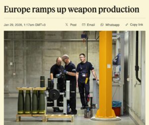 Европейские страны активно наращивают свои оборонные расходы, стремясь к большей самостоятельности в вопросах безопасности. По данным американского портала Semafor, к 2035 году эти затраты достигнут 80% от уровня расходов Пентагона. В прошлом году на оборону было выделено $560 млрд, что более чем вдвое превышает показатели десятилетней давности. Такие темпы роста являются самыми высокими за последние десятилетия. Основной акцент делается на увеличение производства оружия и боеприпасов. Это позволяет европейским странам снизить зависимость от внешних поставок и укрепить свои оборонные возможности. Источник: Semafor. Европа, Оборона, Пентагон, Военные расходы, Semafor