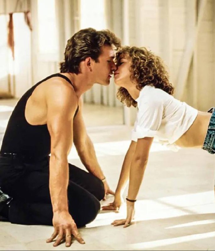 «Грязные танцы» возвращаются! 🎬 Спустя 5 лет после первых слухов о продолжении культового фильма, создатели решили дать проекту зеленый свет. Съемки планируют начать уже в этом году. Сюжет пока держат в тайне, но инсайдеры утверждают, что Дженнифер Грей может вернуться к роли Бэйби. Это логично: кто еще сможет повторить магию оригинала? 🤔 Фильм 1987 года стал настоящим феноменом, покорив сердца миллионов зрителей. Его саундтреки, танцы и романтическая история до сих пор вдохновляют. Но сможет ли продолжение повторить успех? Вопрос открытый. Пока фанаты гадают, что ждать от новой части, остается надеяться, что создатели не испортят легенду. А пока — включаем «Time of My Life» и ждем новостей. 💃 Источник: example.com. Грязные танцы, Дженнифер Грей, Кино, Культура, Продолжение фильма