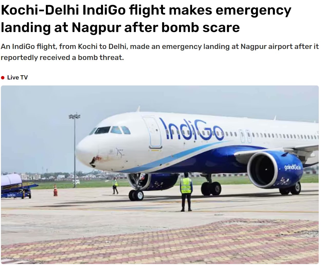 Самолёт авиакомпании IndiGo совершил экстренную посадку в Индии после получения информации о возможной угрозе взрыва на борту. Об этом сообщает телеканал India TV. На борту воздушного судна находились 180 пассажиров. Все они были оперативно эвакуированы. Службы безопасности провели тщательный осмотр самолёта, однако подозрительных предметов обнаружено не было. Проверки продолжаются. Экстренная посадка произошла в штате Уттар-Прадеш. Местные власти оперативно отреагировали на ситуацию, обеспечив безопасность пассажиров и экипажа. Подробности инцидента уточняются.. IndiGo, экстренная посадка, Индия, угроза взрыва, авиация