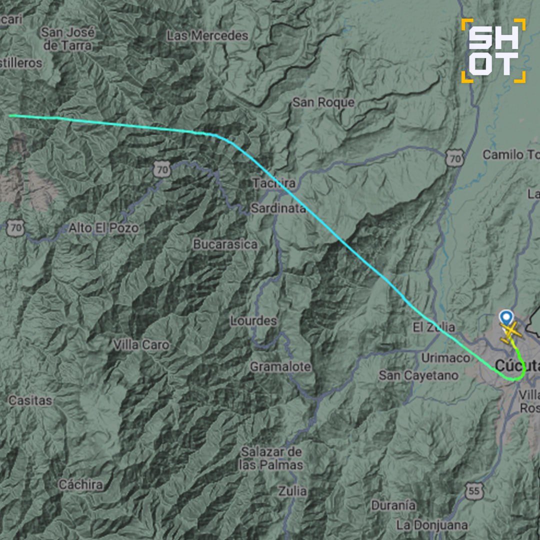 Крушение самолёта на границе Колумбии и Венесуэлы унесло жизни минимум 15 человек. Легкомоторный самолёт Beech 1900D авиакомпании Satena пропал с радаров около часа назад и потерпел крушение недалеко от города Кукута (Колумбия). На момент аварии на борту находилось 15 человек, предварительно, все они погибли. Самолёт занимался доставкой груза, однако точный характер перевозимого не уточняется. В настоящее время на месте происшествия работают военные вертолёты, которые пытаются обнаружить возможных выживших. Причины крушения остаются неизвестными. Ранее американские ВВС проводили операции в Карибском море около Венесуэлы, уничтожая суда, перевозившие наркотики. Однако связь этих событий с авиакатастрофой пока не подтверждена.. Колумбия, Венесуэла, авиакатастрофа, Beech 1900D, Кукута