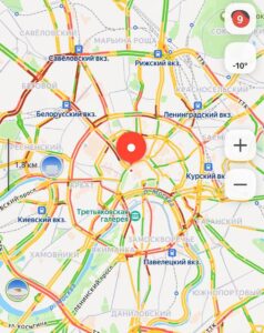 Москва, 15 января 2024 года. Московская кольцевая автодорога (МКАД) оказалась парализована многокилометровыми заторами, вызванными аномальным снегопадом. По данным мониторинга дорожной ситуации, интенсивность осадков превысила рекордные показатели 1956 года. На некоторых участках движение полностью остановилось на несколько часов. Коммунальные службы, несмотря на круглосуточную работу, не справляются с уборкой снега. Ситуацию усугубляет продолжающийся снегопад, который привел к образованию сугробов на проезжей части. Эксперты отмечают, что подобные заторы стали следствием не только погодных условий, но и недостаточной оперативности работы дорожных служб. Водителям рекомендуется избегать выезда на МКАД до улучшения ситуации. Мэр Москвы Сергей Собянин уже поручил усилить работу коммунальных служб и привлечь дополнительные ресурсы для ликвидации последствий снегопада. Однако, по прогнозам синоптиков, осадки продолжатся в ближайшие дни, что может усугубить ситуацию на дорогах.. МКАД, снегопад, Москва, Сергей Собянин, пробки