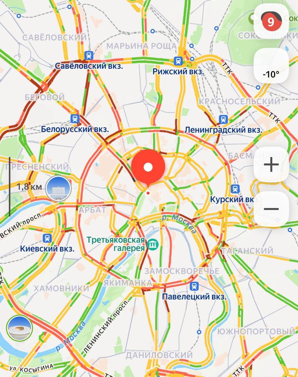 Москва, 15 января 2024 года. Московская кольцевая автодорога (МКАД) оказалась парализована многокилометровыми заторами, вызванными аномальным снегопадом. По данным мониторинга дорожной ситуации, интенсивность осадков превысила рекордные показатели 1956 года. На некоторых участках движение полностью остановилось на несколько часов. Коммунальные службы, несмотря на круглосуточную работу, не справляются с уборкой снега. Ситуацию усугубляет продолжающийся снегопад, который привел к образованию сугробов на проезжей части. Эксперты отмечают, что подобные заторы стали следствием не только погодных условий, но и недостаточной оперативности работы дорожных служб. Водителям рекомендуется избегать выезда на МКАД до улучшения ситуации. Мэр Москвы Сергей Собянин уже поручил усилить работу коммунальных служб и привлечь дополнительные ресурсы для ликвидации последствий снегопада. Однако, по прогнозам синоптиков, осадки продолжатся в ближайшие дни, что может усугубить ситуацию на дорогах.. МКАД, снегопад, Москва, Сергей Собянин, пробки