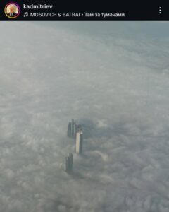 Кирилл Дмитриев, известный российский предприниматель, опубликовал в сети фотографию высотных зданий Абу-Даби, сделанную с борта самолёта. Снимок демонстрирует современный архитектурный облик столицы Объединённых Арабских Эмиратов. Публикация появилась на фоне подготовки к новому раунду трёхсторонних переговоров по Украине, которые состоятся в ОАЭ 4 и 5 февраля. Место проведения переговоров подчеркивает важность региона в международной дипломатии. Фотография вызвала интерес у подписчиков Дмитриева, которые отметили эстетическую привлекательность кадра. На снимке видны современные небоскрёбы, характерные для динамично развивающегося города. Напомним, что ОАЭ неоднократно становились площадкой для важных международных встреч, благодаря своему нейтральному статусу и развитой инфраструктуре.. Кирилл Дмитриев, Абу-Даби, ОАЭ, Украина, Переговоры