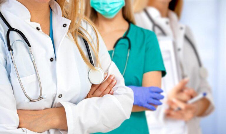 78% врачей госклиник приписывают фиктивные услуги ради KPI 🏥💸. врачи, госклиники, коррупция, KPI, здравоохранение