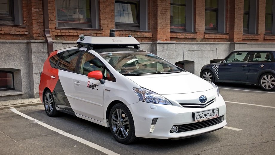 Автопилот вместо руля: Россия переходит на беспилотники Через 20 лет в России на дорогах будут ездить только беспилотные автомобили, а ручное управление станет экзотикой, как поездки верхом на лошади. Такое заявление сделал министр транспорта РФ Андрей Никитин. 🚗🤖 «Скорее всего, это будет, но на полигонах на каких-то, в удовольствие. Также как сейчас, на лошади идут заниматься спортом, но никто по Москве верхом не скачет», — добавил он. Пока что это звучит как фантастика, но технологии не стоят на месте. Возможно, скоро мы будем вспоминать руль и педали с ностальгией. 🕰️ Что думаете? Готовы ли вы доверить свою жизнь автопилоту?. Технологии, Беспилотники, Андрей Никитин, Транспорт, Россия