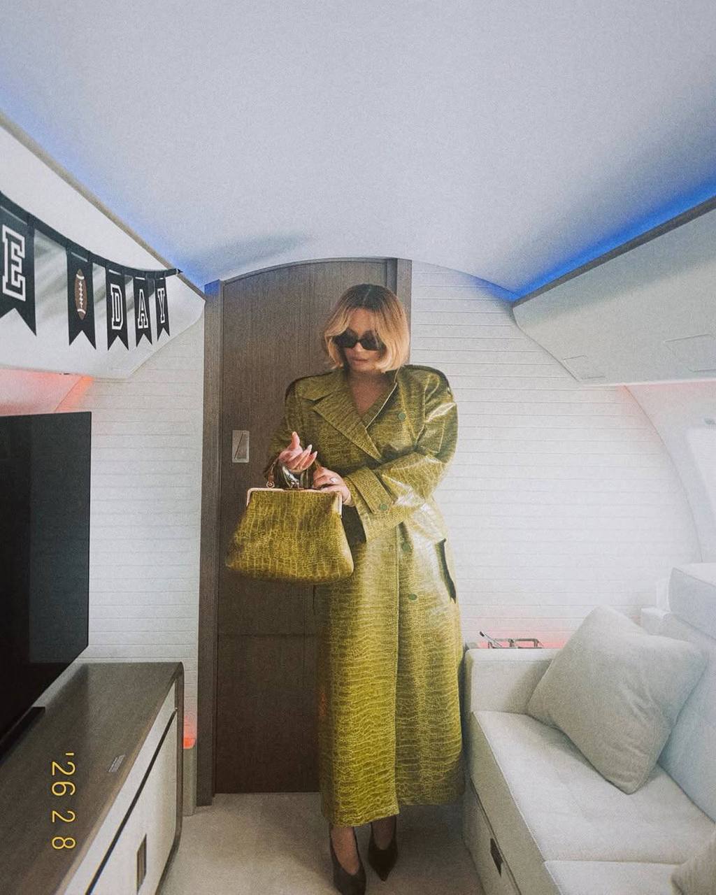 Бейонсе шокировала фанатов новым образом 💇‍♀️. Бейонсе, мода, каре, новый образ, стиль