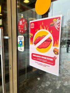Burger King запретил поцелуи на День святого Валентина 🤨. Burger King, День святого Валентина, поцелуи, запреты, общество