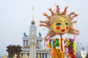 Масленица в Москве — это не просто праздник, а настоящий марафон блинов и народных гуляний. С 13 по 22 февраля городские площадки превратятся в эпицентр веселья: хороводы, концерты, мастер-классы и, конечно, горы блинов. 🥞 Почти полторы недели москвичи и гости столицы смогут наслаждаться атмосферой традиционного русского праздника. Главное — не переесть блинов, хотя это вряд ли получится. 😄 Где? Практически везде: парки, площади, культурные центры. Когда? С 13 по 22 февраля. Что брать? Хорошее настроение и аппетит. Всё остальное уже готово. 🎉. Масленица, Москва, Праздники, Блины, Культура