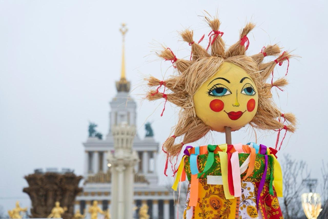 Масленица в Москве — это не просто праздник, а настоящий марафон блинов и народных гуляний. С 13 по 22 февраля городские площадки превратятся в эпицентр веселья: хороводы, концерты, мастер-классы и, конечно, горы блинов. 🥞 Почти полторы недели москвичи и гости столицы смогут наслаждаться атмосферой традиционного русского праздника. Главное — не переесть блинов, хотя это вряд ли получится. 😄 Где? Практически везде: парки, площади, культурные центры. Когда? С 13 по 22 февраля. Что брать? Хорошее настроение и аппетит. Всё остальное уже готово. 🎉. Масленица, Москва, Праздники, Блины, Культура