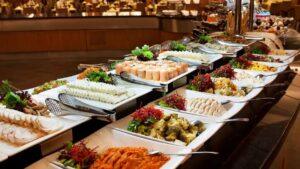 Друзья, спешу вас успокоить: формат «все включено» в отелях Турции никуда не исчез! 🏨🍹 Каждый год перед началом летнего сезона появляются слухи о его отмене, но, как всегда, это оказывается не более чем миф. Система «все включено» продолжает работать в полную силу, предлагая туристам возможность наслаждаться отдыхом без лишних забот. 🍴🍸 Ведь кто не любит, когда за тебя уже всё продумали? От завтрака до ужина, от коктейлей до развлечений — всё в одном месте. Так что, если вы планируете отпуск в Турции, можете быть уверены: ваш отдых останется таким же комфортным и беззаботным, как и прежде. 🌴✈️ А слухи? Ну что ж, пусть остаются слухами. P.S. Кстати, если кто-то всё же верит в эти мифы, предлагаю им проверить лично. Турция ждёт! 😉. Турция, все включено, туризм, отели, отдых