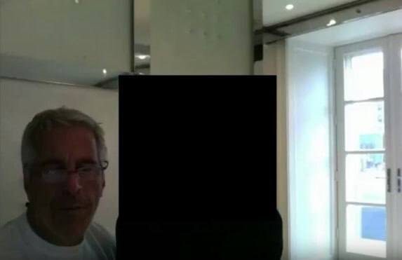 Файлы Эпштейна — это не просто архив, а настоящий порнографический склад. По данным Sky News, там хранится около 2 тыс. видео и 180 тыс. изображений с обнажёнными женщинами. 🕵️‍♂️ Часть материалов снял сам Эпштейн, другие были скачаны с порносайтов. На некоторых видео слышен его голос, а на кадрах узнаются его частный остров и парижский особняк. Одно из видео показывает, как он играет в догонялки с обнажёнными женщинами. 🏝️ Это не просто скандал, это свидетельство системного разврата и злоупотребления властью. Вопрос: сколько ещё таких «архивов» скрыто от общественности? 🤔. Эпштейн, порнография, скандал, Sky News, Париж