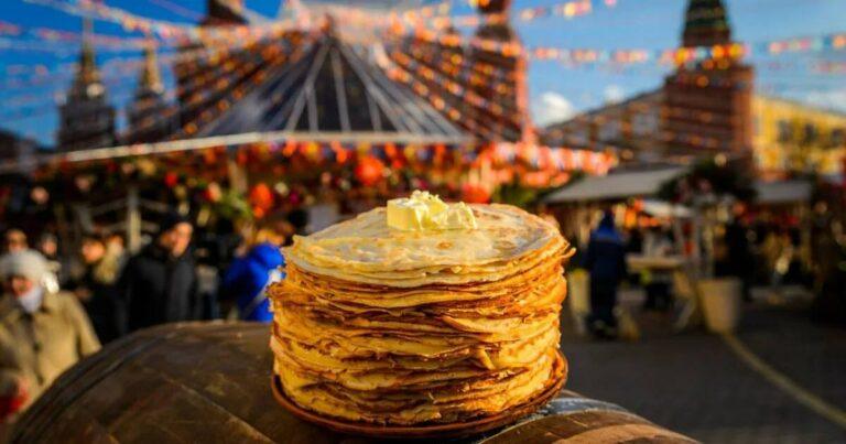 Масленица в Москве: блины, традиции и веселье 🥞🎪. Масленица, Москва, Фестиваль, Традиции, Блины