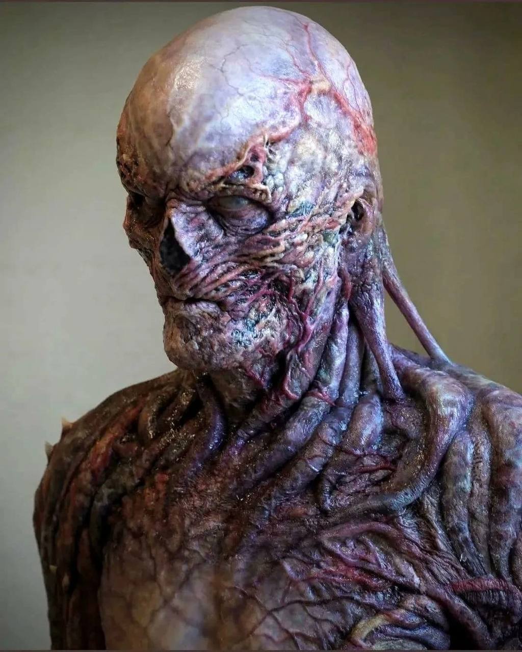 Netflix покажет бродвейский спектакль «Очень странные дела: Первая тень». Netflix, Очень странные дела, Дафферы, Бродвей, Векна