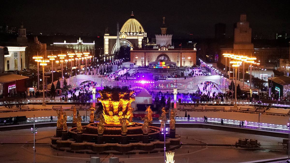 Ночное катание на ВДНХ: романтика под звёздами 🌌. ВДНХ, ночное катание, 14 февраля, Москва, романтика