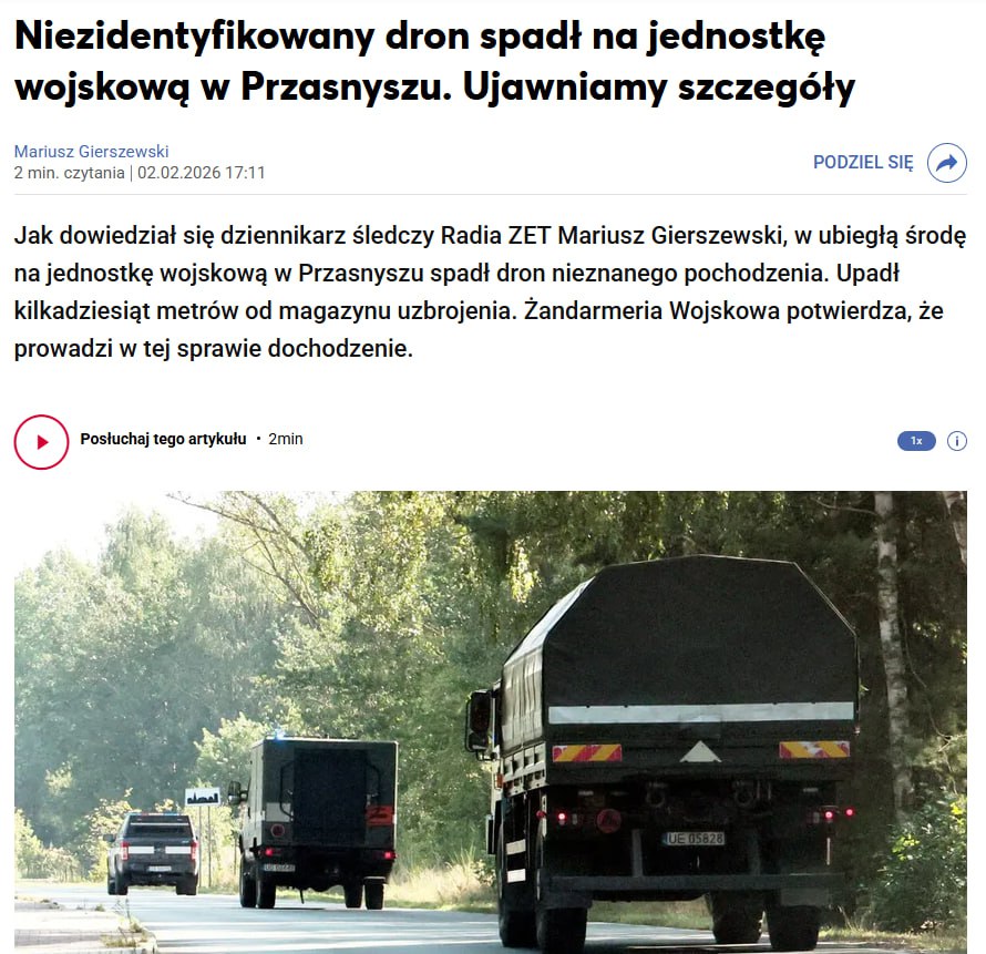 На территории военной базы в Польше зафиксировано падение беспилотного летательного аппарата (БПЛА) неизвестного происхождения. Инцидент произошёл 28 января, сообщает Radio ZET. Дрон был обнаружен примерно в 70 метрах от склада оружия на базе в городе Пшасныш, расположенном в 100 км к северу от Варшавы. Информацию подтвердили представители военной жандармерии. По данным источников радиостанции, БПЛА имел разведывательное назначение. Военные наблюдали за полётом дрона, однако вмешаться в ситуацию не смогли. В настоящее время проводится расследование с целью установления происхождения аппарата и обстоятельств его появления в зоне ответственности польских вооружённых сил. Инцидент вызывает повышенное внимание в связи с близостью объекта к стратегически важным объектам и возможными последствиями для безопасности региона.. Польша, БПЛА, Пшасныш, военная база, расследование