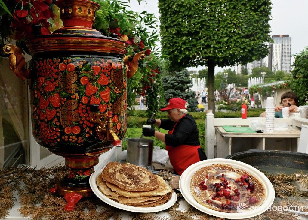 Мордовские блины со сгущенкой покорили Москву 🥞. Масленица, Москва, Мордовские блины, Башкирские блины, Смоленские блины