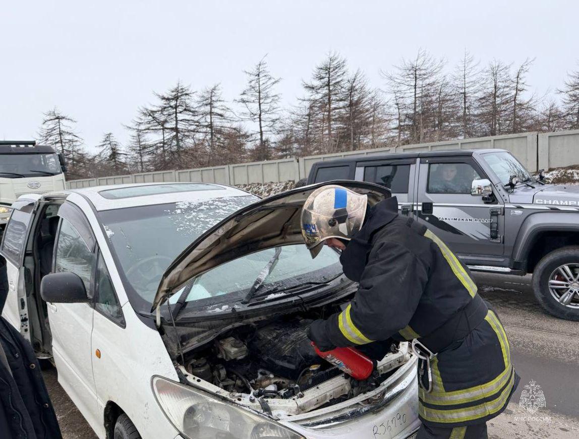 Пожар в автомобиле из-за гнезда крыс в Магадане. Магадан, пожар, автомобиль, крысы, происшествия
