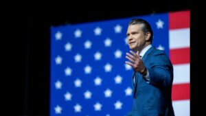 Министр обороны США Ллойд Хегсет заявил, что американские военные должны установить контроль над космическим пространством. По его словам, это необходимо для обеспечения стратегического превосходства в современных конфликтах. «Мы должны доминировать на абсолютной высоте. Каждый пехотинец знает: тот, кто контролирует высоту, контролирует бой», — подчеркнул Хегсет. Его заявление прозвучало в рамках обсуждения стратегических приоритетов США в космической сфере. Эксперты отмечают, что подобные заявления свидетельствуют о растущей милитаризации космоса. США активно развивают программы, связанные с космической обороной, включая создание новых спутников и систем слежения. Этот шаг может вызвать ответные меры со стороны других стран, стремящихся защитить свои интересы в космосе. Вопрос контроля над космическим пространством становится все более актуальным в условиях глобальной конкуренции.. США, Космос, Военное дело, Хегсет, Милитаризация