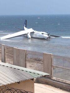 Самолет StarSky потерпел крушение на берегу Индийского океана. StarSky, крушение самолета, Индийский океан, авиация, ЧП