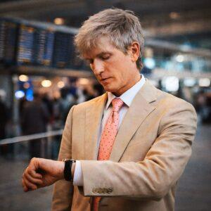 Щербаков и Нурлан: встреча через полвека в аэропорту Внуково ✈️. Алексей Щербаков, Нурлан, Внуково, Москва, встреча