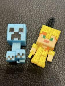 Kinder Joy и Minecraft — это коллаборация, о которой вы не знали, но теперь точно не забудете. 🥚🎮 Два гиганта индустрии решили объединить усилия, чтобы порадовать фанатов по всему миру. В России эти уникальные яйца появятся уже к концу февраля. Пока что продукт доступен только за границей, но скоро российские любители шоколада и видеоигр смогут насладиться этим сочетанием. Внутри каждого яйца — не только сладкий сюрприз, но и мини-фигурка из вселенной Minecraft. Идеально для коллекционеров и геймеров. Что внутри? Классический Kinder Joy с двумя слоями: один — шоколадный крем, другой — игрушка. Но теперь это не просто игрушка, а часть культовой игры. 🎮 Следите за новостями, чтобы не пропустить момент, когда продукт появится на полках магазинов. Это будет настоящий праздник для фанатов обоих брендов. 🥳. Kinder Joy, Minecraft, Россия, коллаборация, видеоигры