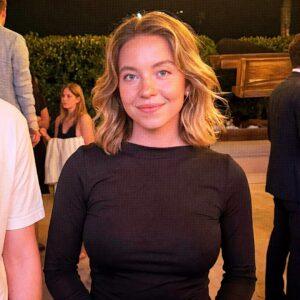 Сидни Суини без макияжа: красота или разочарование?. Сидни Суини, секс-символ, феминизм, естественная красота, интернет-скандал