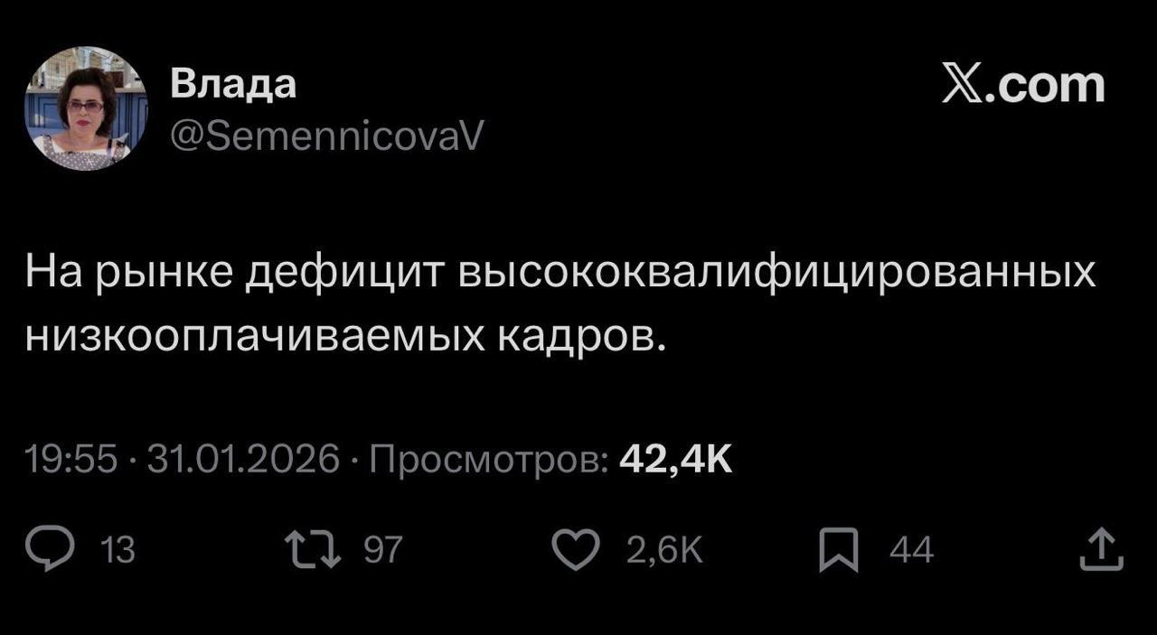 Рынок труда в России продолжает демонстрировать смешанные тенденции. Согласно последним данным, уровень безработицы остается стабильным, однако эксперты отмечают снижение числа вакансий в отдельных секторах экономики. Особое внимание привлекает ситуация в сфере IT и технологий, где наблюдается сокращение спроса на специалистов. Это связано как с глобальными экономическими вызовами, так и с внутренними факторами, включая изменения в налоговой политике. В то же время, в традиционных отраслях, таких как строительство и производство, сохраняется дефицит кадров. Работодатели активно ищут квалифицированных сотрудников, предлагая повышенные зарплаты и дополнительные льготы. Эксперты прогнозируют, что в ближайшие месяцы ситуация на рынке труда будет зависеть от динамики экономического роста и государственной поддержки бизнеса. «Важно учитывать, что рынок труда остается чувствительным к внешним и внутренним вызовам», — отмечают аналитики.. рынок труда, экономика, IT, строительство, производство