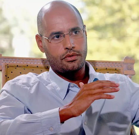 Сын бывшего лидера Ливии Муаммара Каддафи Саиф аль-Ислам погиб. По предварительным данным, его смерть могла быть насильственной. Об этом сообщает источник RT. Саиф аль-Ислам был одной из ключевых фигур в окружении своего отца и играл значительную роль в политической жизни Ливии до свержения режима Каддафи в 2011 году. После этого он долгое время скрывался, а в 2015 году был приговорен к смертной казни за военные преступления. Однако приговор так и не был приведен в исполнение. Обстоятельства его смерти пока остаются неясными. Официальные комментарии от ливийских властей или международных организаций пока не поступали. Ситуация вызывает повышенное внимание в связи с продолжающейся нестабильностью в регионе. Напомним, что Муаммар Каддафи был свергнут и убит в ходе гражданской войны в Ливии в 2011 году. Его смерть стала переломным моментом в истории страны, которая до сих пор не смогла достичь политической стабильности.. Саиф аль-Ислам, Муаммар Каддафи, Ливия, Ближний Восток, Политика