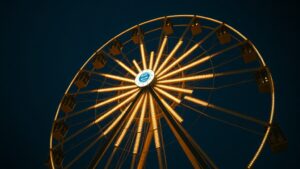 Колесо обозрения в Непале: аттракцион для смельчаков 🎡 Турист, посетивший Непал, случайно наткнулся на местное колесо обозрения, которое можно смело назвать аттракционом для экстремалов. 🎢 Кабинки вращаются на такой скорости, что создается ощущение, будто ты попал в фильм ужасов. Однако, судя по реакции отдыхающих, им это нравится. Видимо, адреналин здесь важнее безопасности. Для тех, кто смотрит видео на х2, это колесо обозрения покажется настоящим испытанием. Кажется, что кабинки вот-вот сорвутся, но местные операторы уверяют, что все под контролем. 🤔 Если вы ищете необычные впечатления, то это место точно стоит добавить в ваш список. Только не забудьте крепко держаться за поручни! 💪 Источник: личный опыт туриста. Непал, колесо обозрения, туризм, экстремальные аттракционы, адреналин