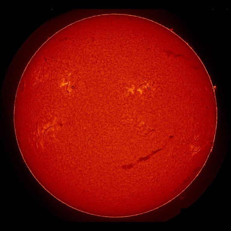 Солнце улыбается Земле: звезда стала похожа на смайлик 🌞. Солнце, Смайлик, Космос, Наука, Земля