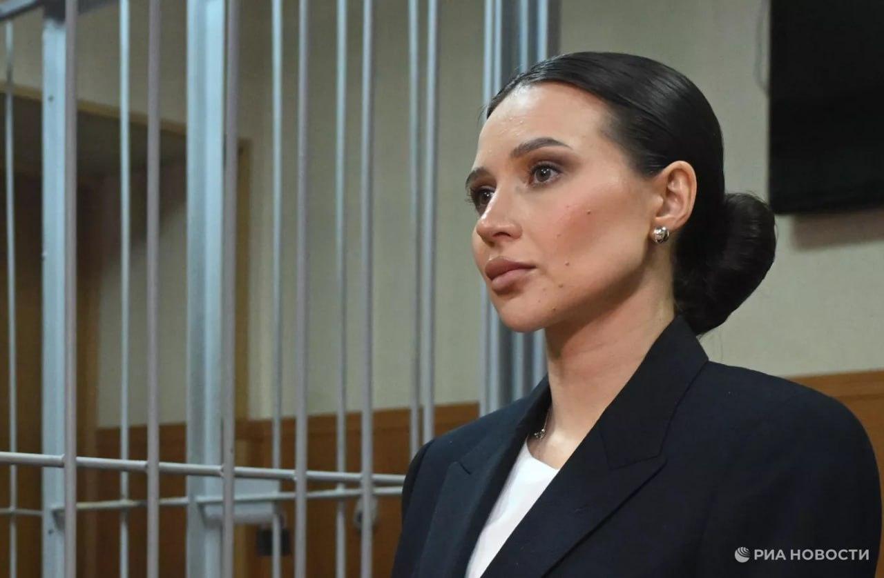 У блогера Лерчек изъяли украшения и наличные. Лерчек, блогеры, суд, изъятие, украшения