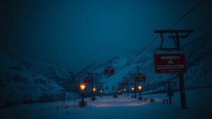 Кабардино-Балкария временно закрывает свои горные склоны для туристов. 🚫⛷️ С 3 февраля все канатные дороги и трассы для катания будут приостановлены. Причина — высокая угроза лавин. АТОР сообщает, что ограничения будут действовать до снижения уровня лавинной опасности. Хиса Беккаев, замгендиректора института «Кавказ. РФ», подтвердил эту информацию. Если вы планировали покататься в горах, лучше отложить поездку. Безопасность важнее адреналина. 🏔️❄️ Следите за обновлениями, чтобы узнать, когда ограничения будут сняты.. Кабардино-Балкария, лавины, туризм, горы, АТОР