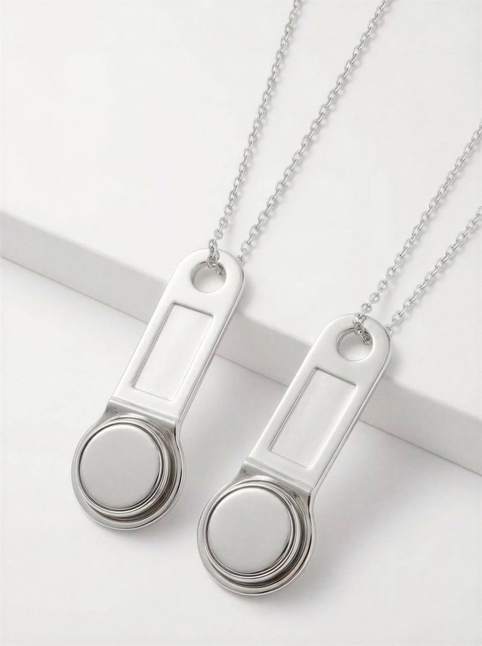 Verlab представил новый концепт парных украшений: цепочка с ключом от домофона 🗝️. Verlab, украшения, парные аксессуары, домофон, отношения